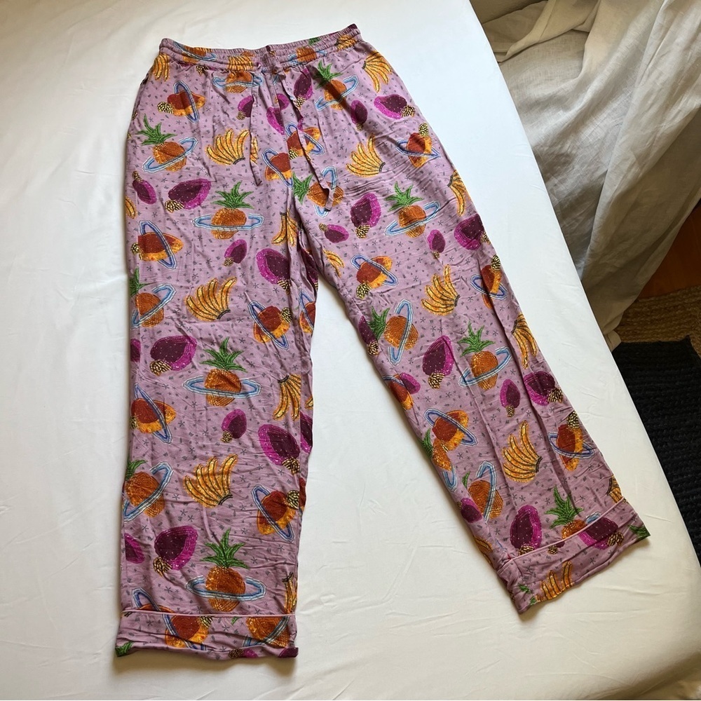 FARM RIO Anthropologie purple tropical fruit print straight leg cropped pants